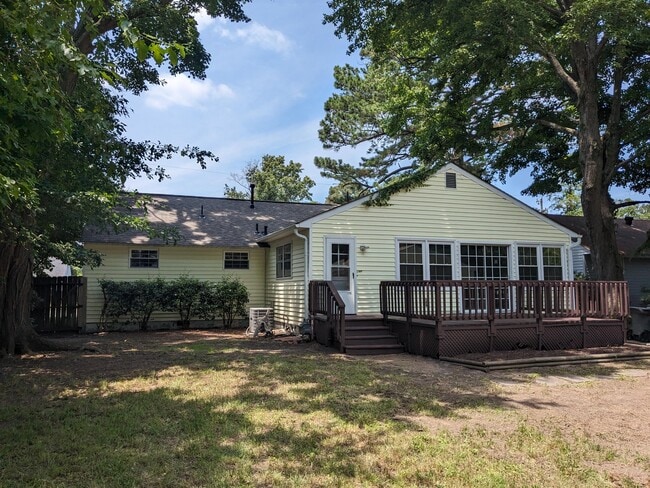 Building Photo - 222 Patrician Dr