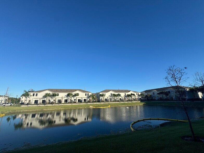 Building Photo - 876 NW 3rd Way