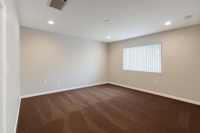 Building Photo - 5109 NW 30th Ln