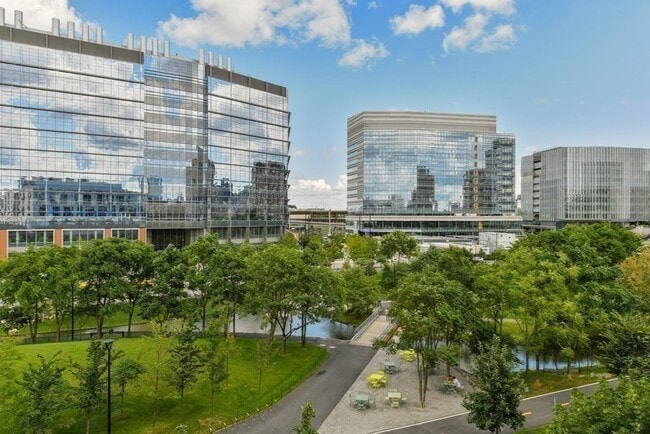 Building Photo - 2 Earhart St