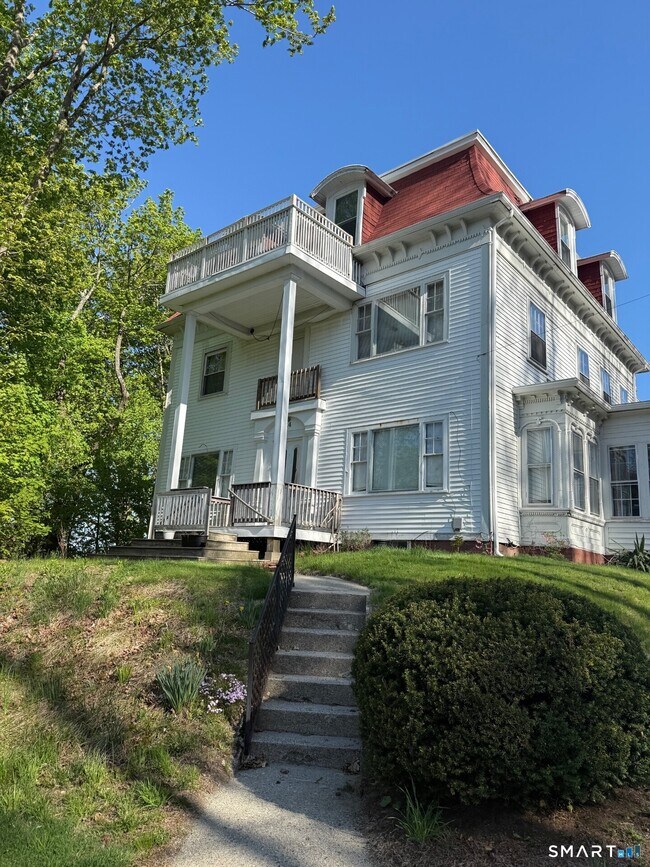 Building Photo - 24 Wilkinson St