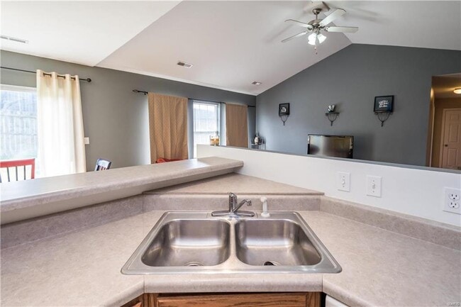 Building Photo - Home in Pioneer Ridge – Pet Friendly & Min...