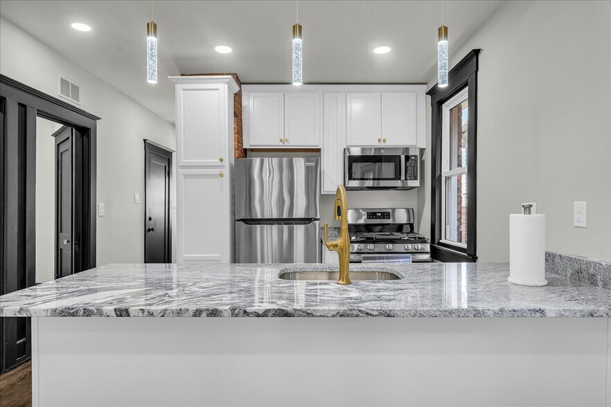 Building Photo - 5238 Commonwealth St