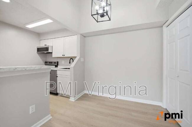 Building Photo - 340 Wells Ct