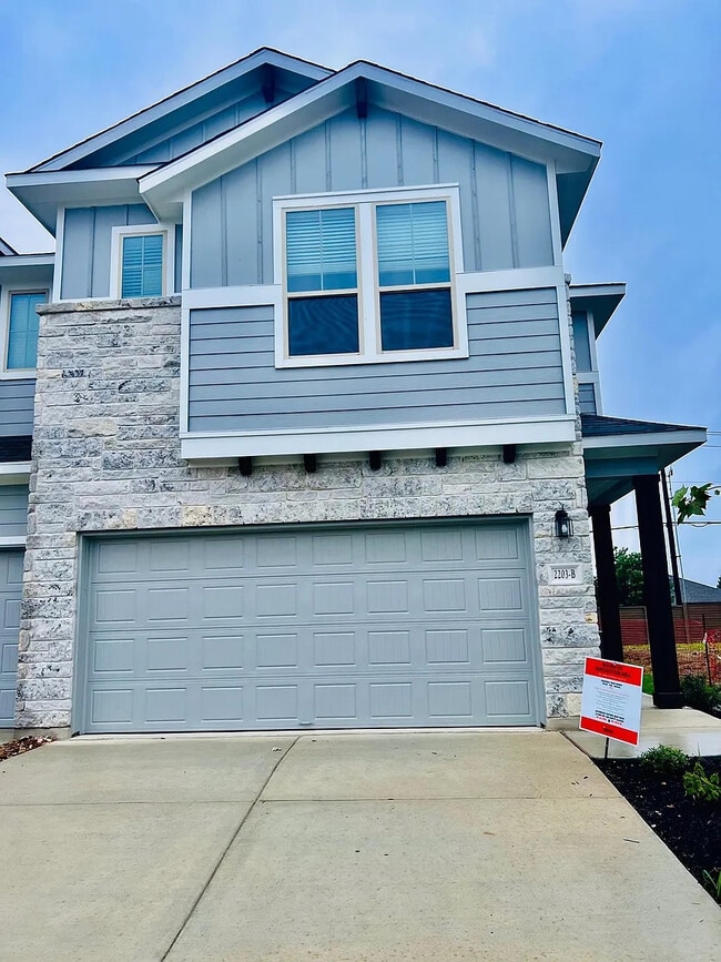 Building Photo - Room in Townhome on Cowbird Path