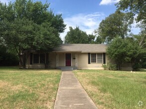 Building Photo - 3 bedroom 2 bathroom house in Denton close...