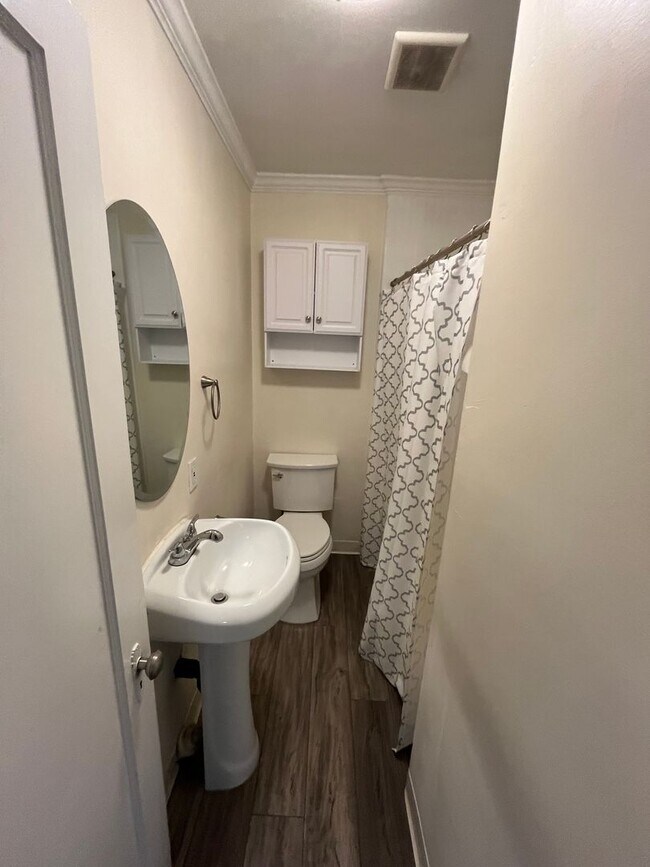 Building Photo - PERFECTLY LOCATED STUDIO IN DOWNTOWN SOUTH PARK WITH GARAGE! ONLY $1,595/mo!