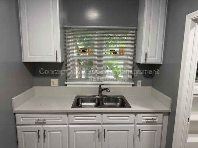 Building Photo - 714 Lime Ave