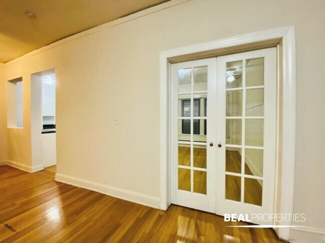 Building Photo - 1 bedroom in EVANSTON IL 60202