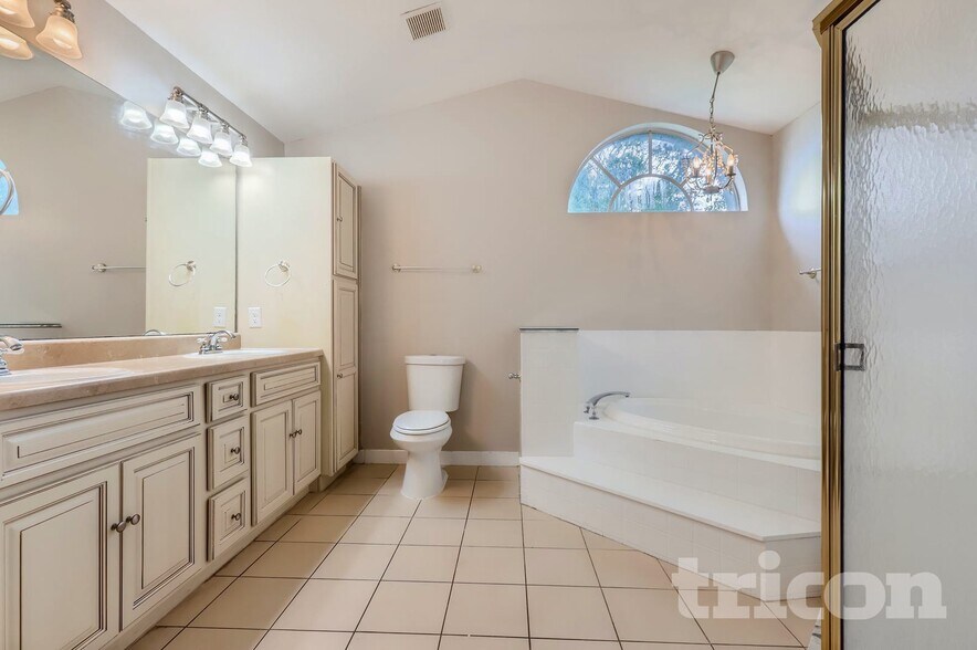 Building Photo - 13530 Coronado Dr