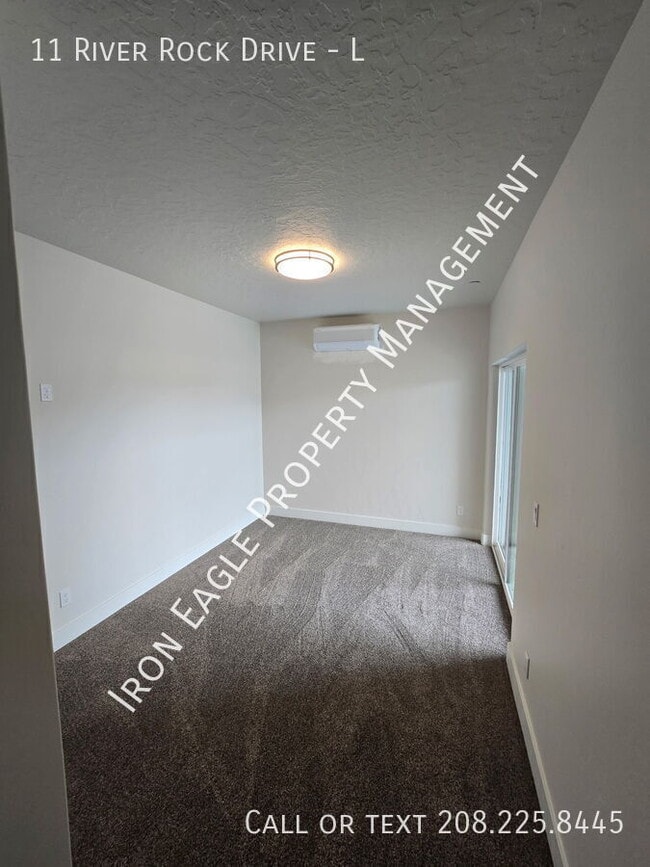 Building Photo - 11 River Rock Dr