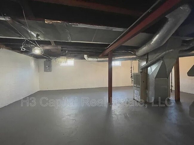 Building Photo - 711 N 28th St