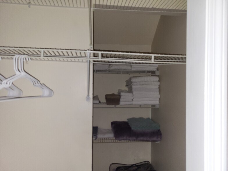 Closet - 335 Glendale Ave