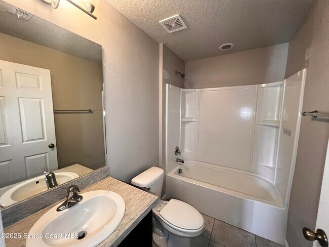 Building Photo - 563 Corbin Cir SW
