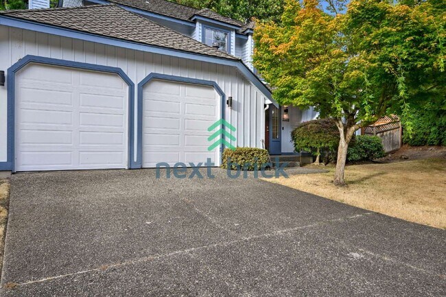 Building Photo - "Spacious 4-Bedroom Retreat with 2.5 Baths in Charming Sammamish Setting"