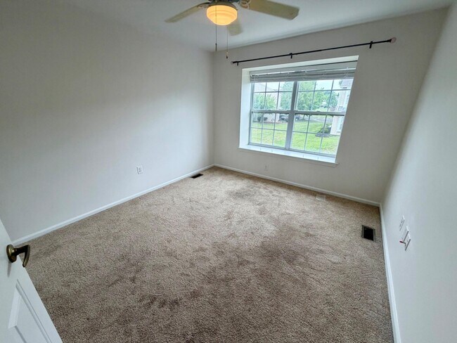 Building Photo - 113 Broadleaf Pl