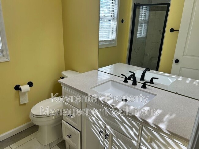 Building Photo - 33 Oak Ln