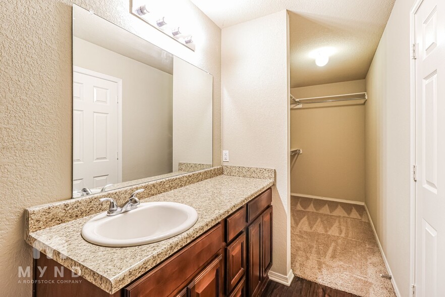 Building Photo - 934 Pinehurst Loop