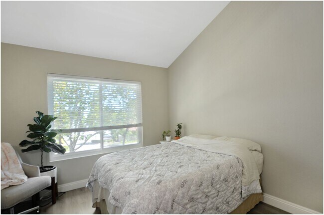 Building Photo - 2 Bedroom Condo In Malvern Creek!