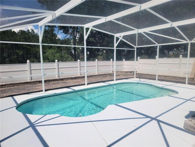Building Photo - 414 Pine Cone Dr