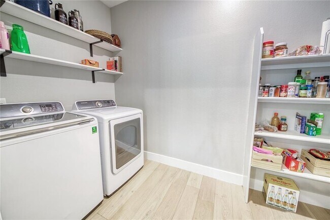 Building Photo - 3735 Harvey Penick Dr