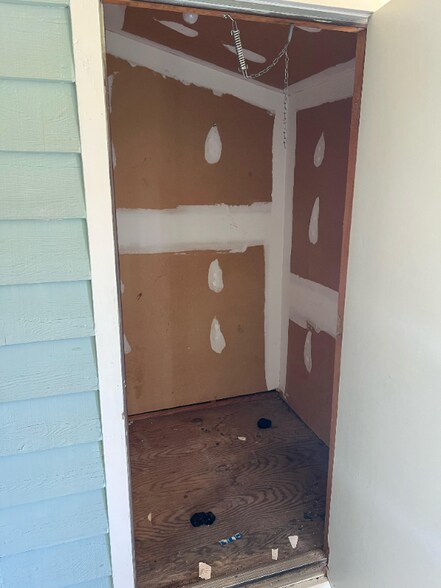 Building Photo - 1226 Shalom Dr