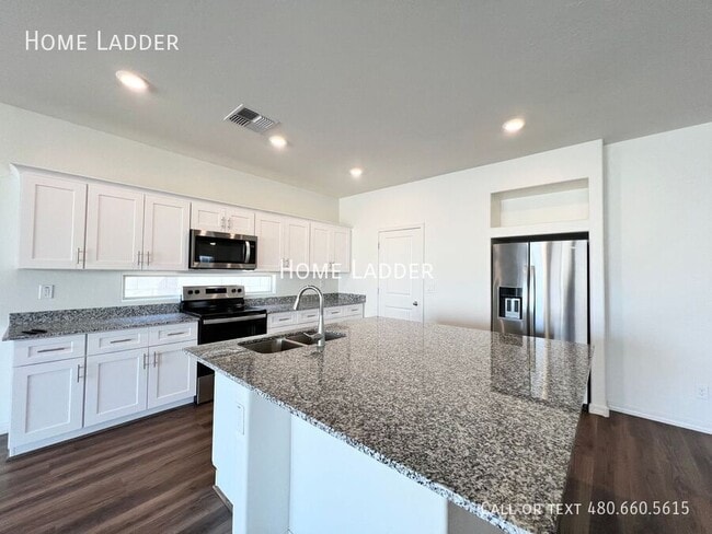 Building Photo - 1652 W Aztec Dr