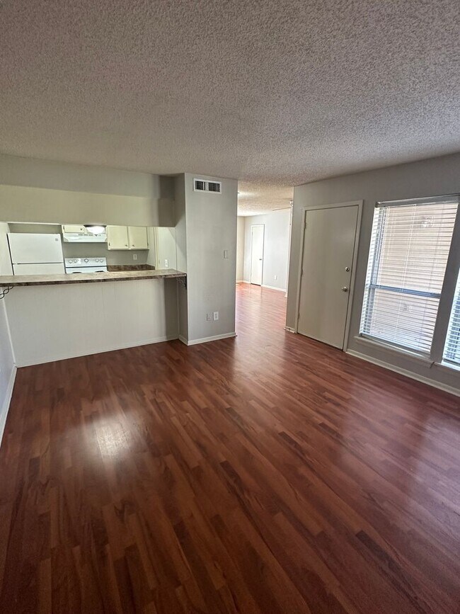 Building Photo - 1Bd/1Ba Condo located on the Germantown/Memphis Line!