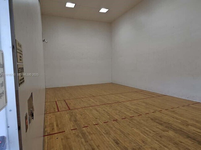 Building Photo - 207 Villa Cir