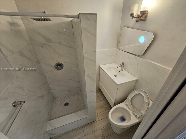 Building Photo - 26 SE 13th Terrace