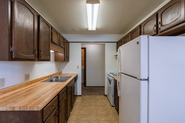 Fargo, ND Plumtree Apartments | Kitchen - Plumtree