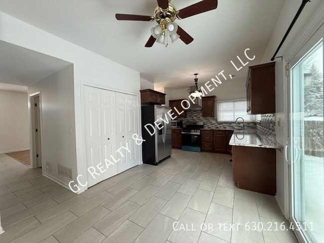 Building Photo - 885 Chelsea Ct