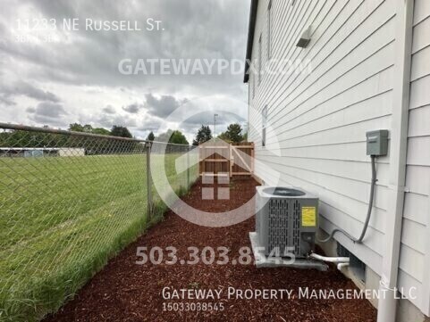 Building Photo - 11233 NE Russell St