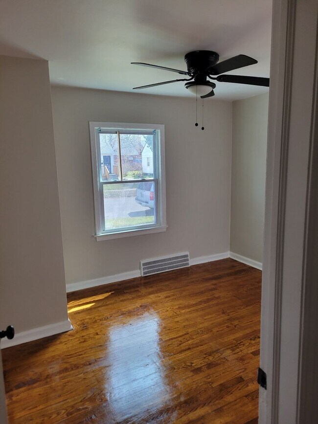 Building Photo - Fully Renovated 3-Bedroom Home – Move-In R...
