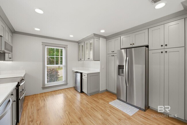Building Photo - 108 Cherry Cir