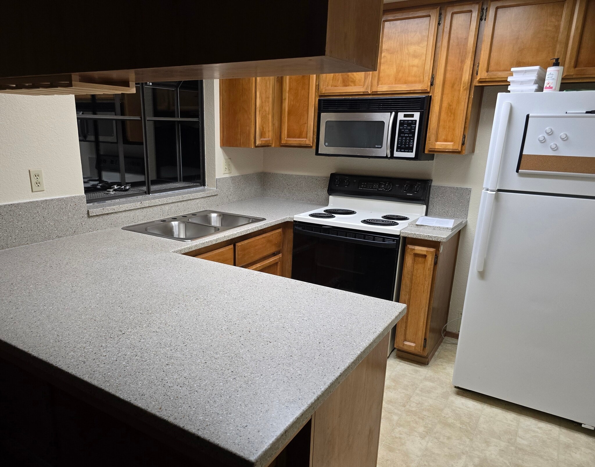 Building Photo - 786 Dorothy Way