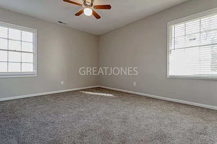 Building Photo - 4 N Kings Dr