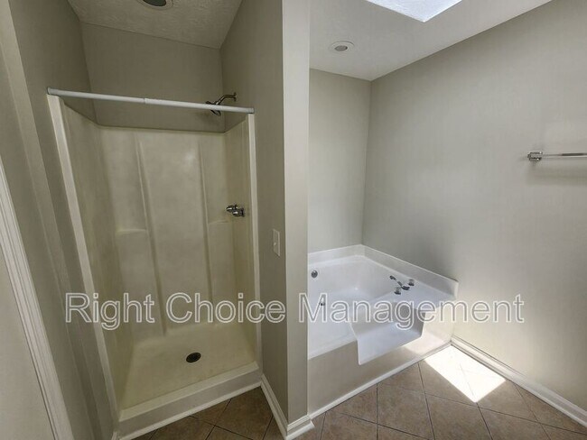 Building Photo - 3034 Lansing Ave