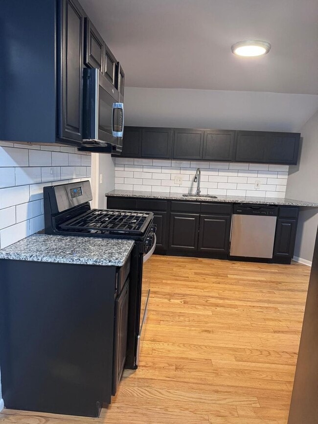 Building Photo - 174 Portsea St