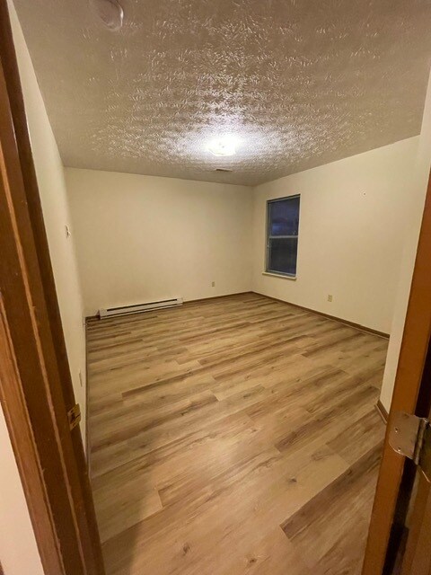 Building Photo - 592 Hilltop Ter