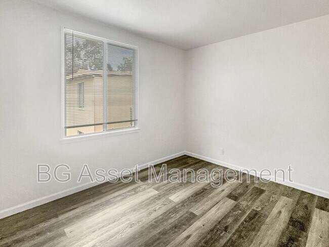 Building Photo - 1610 Visalia Ave