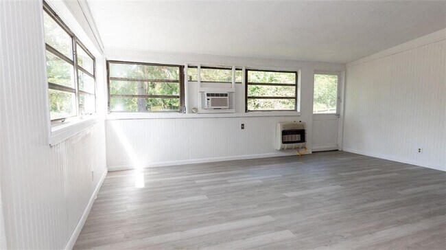 Building Photo - 2917 Cambridge Dr SW