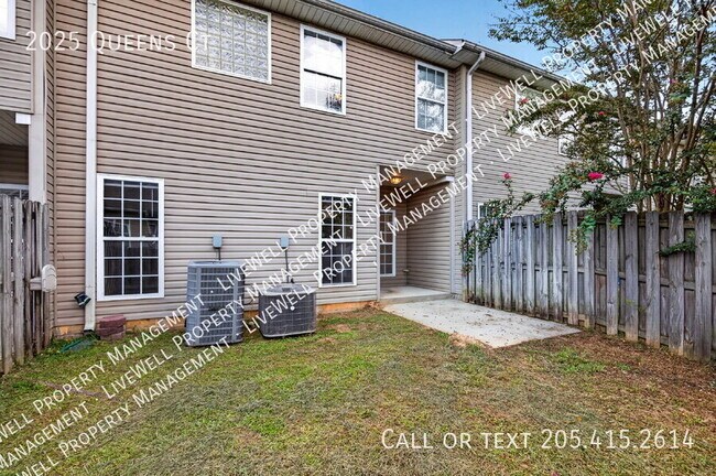 Building Photo - 2025 Queens Ct