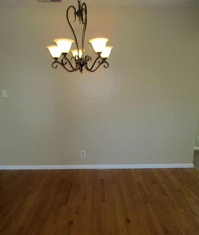 Building Photo - Adorable Home with Lots of Upgrades!
