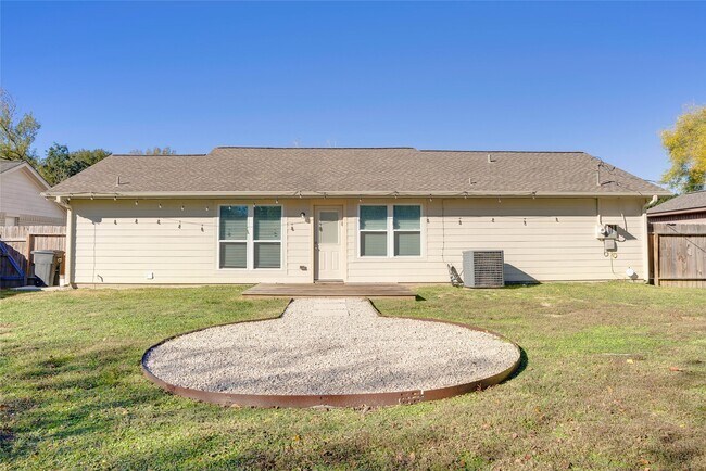 Building Photo - 702 Dixie Dr