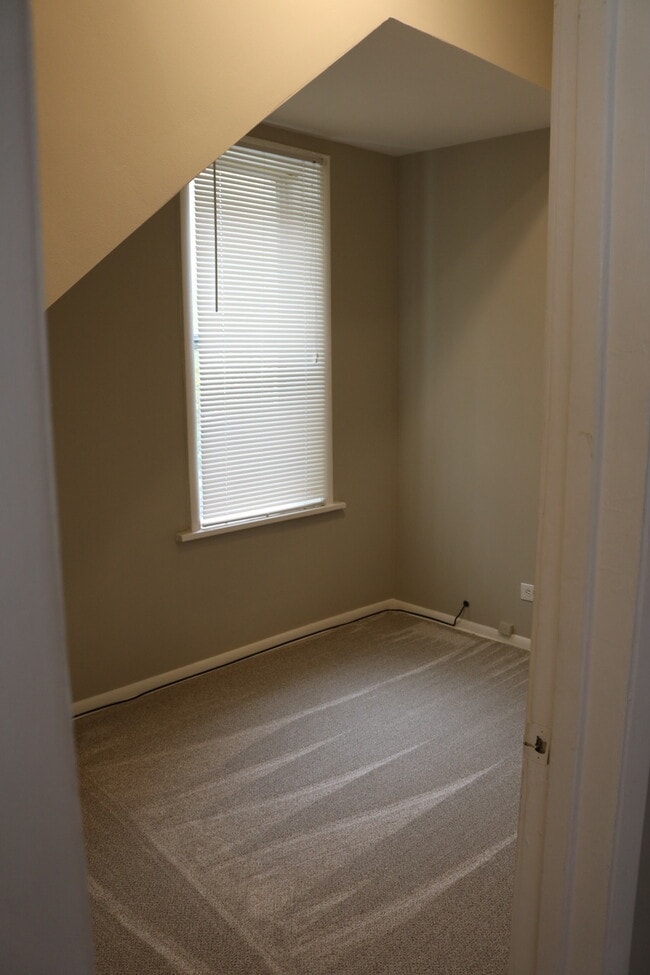 Front bedroom - 938 W 34th St
