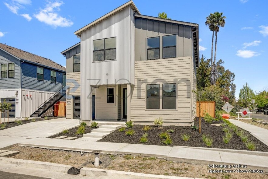 Building Photo - 2203 Versaro Dr