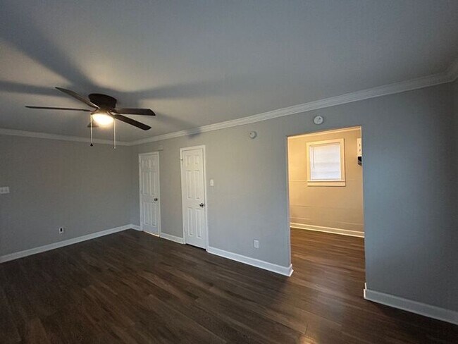 Building Photo - 1055 Brower St