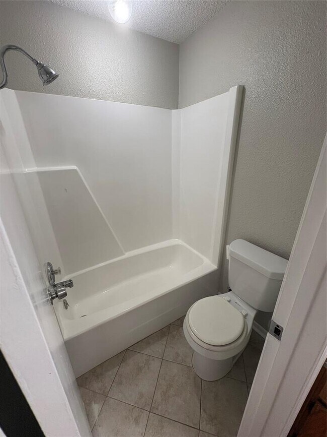 Building Photo - 2304 Silver Spur Dr