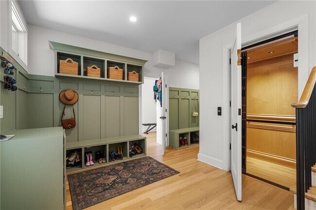 Building Photo - 1381 Wessyngton Rd NE